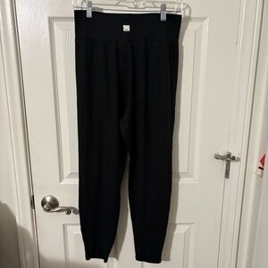 Vuori Lux At Ease Harem Jogger Pants Women's Small Black Athleisure Activewear